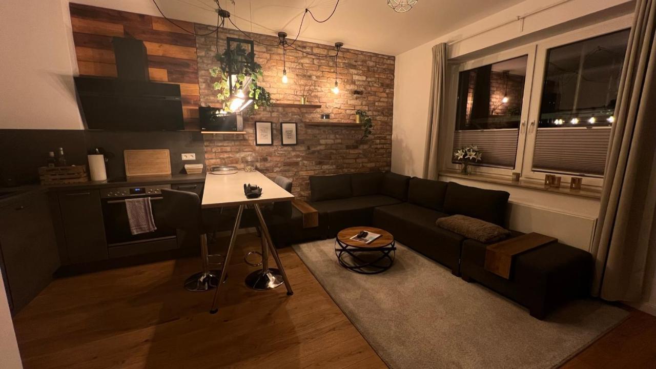 Sanierte Mit Balkon Im Hochparterre Apartment Hannover