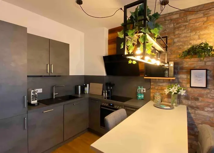 Sanierte Wohnung mit Balkon im Hochparterre